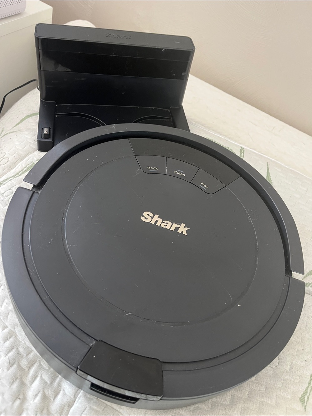 Shark Robot Vacuum - Black